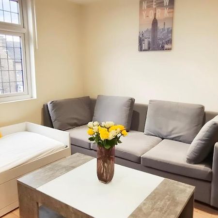 Апартаменти First Floor Flat 1 Northwood Лондон Екстер'єр фото