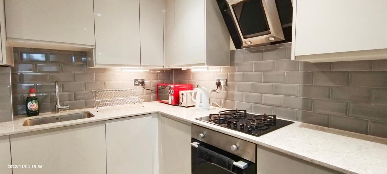 Апартаменти First Floor Flat 1 Northwood Лондон Екстер'єр фото