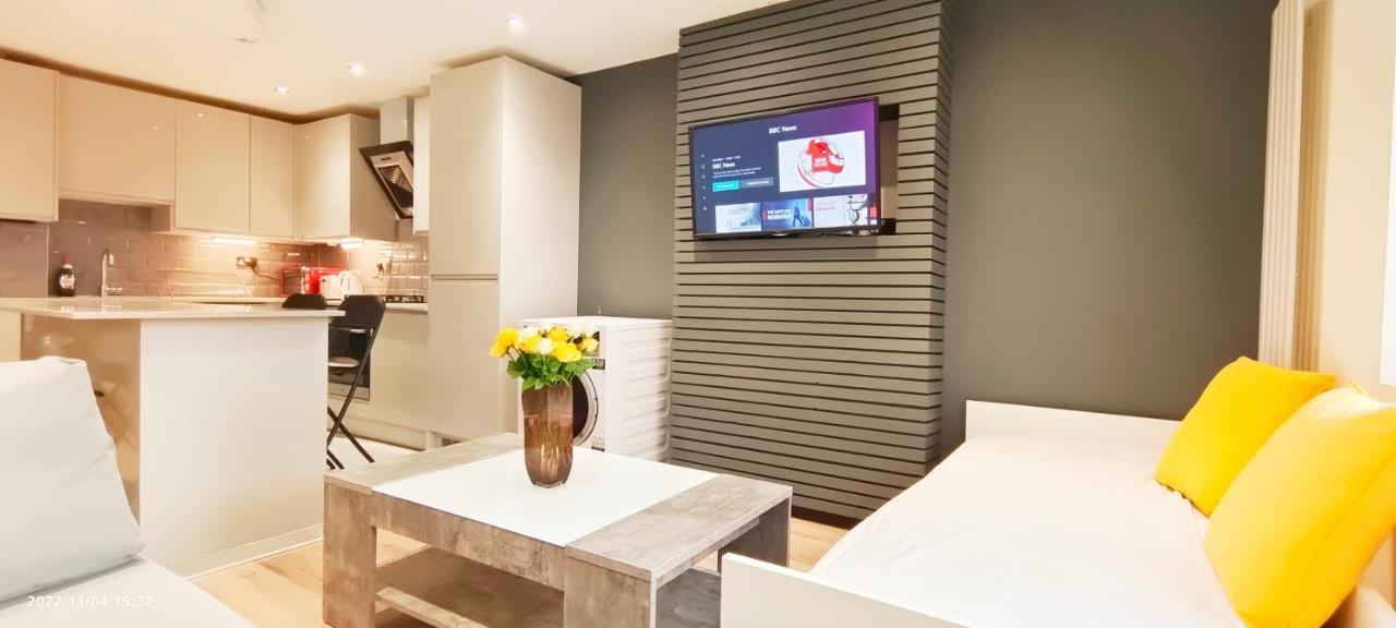 Апартаменти First Floor Flat 1 Northwood Лондон Екстер'єр фото