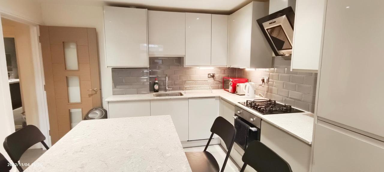 Апартаменти First Floor Flat 1 Northwood Лондон Екстер'єр фото
