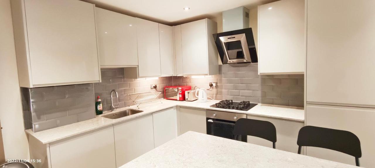 Апартаменти First Floor Flat 1 Northwood Лондон Екстер'єр фото