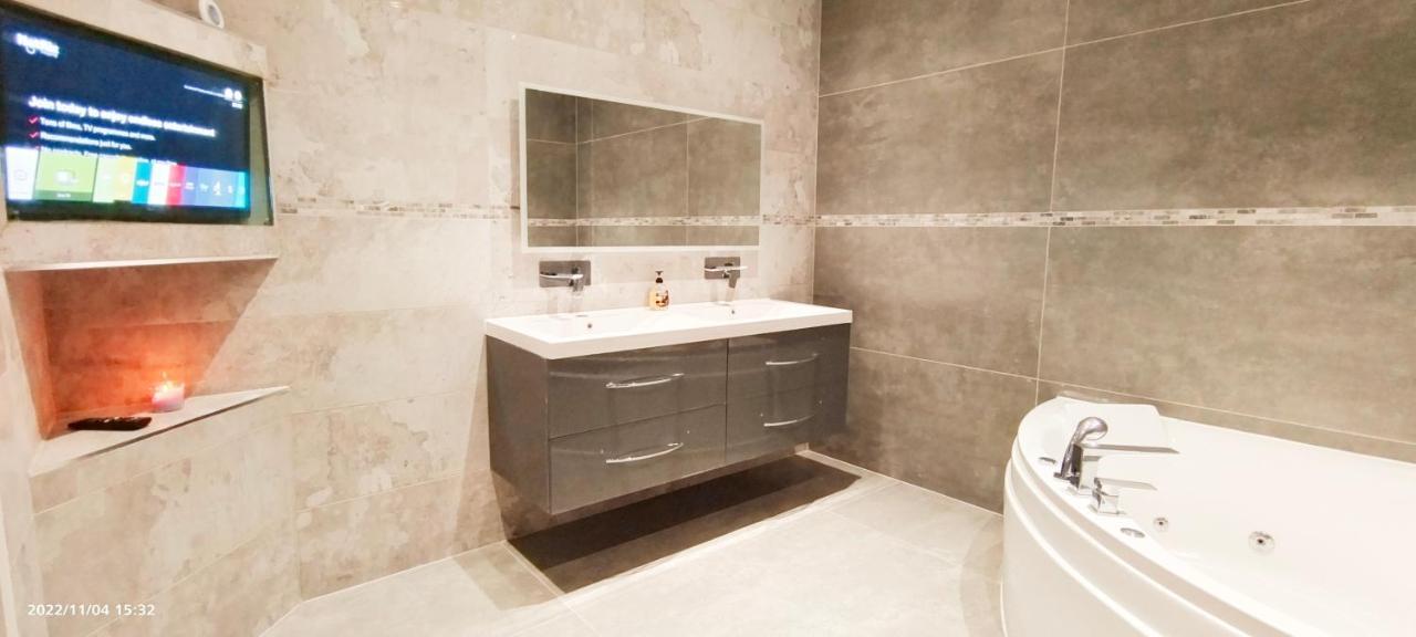 Апартаменти First Floor Flat 1 Northwood Лондон Екстер'єр фото