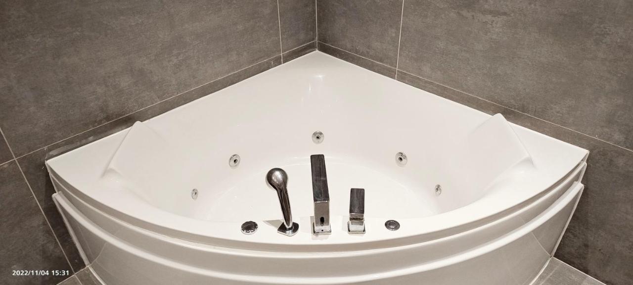 Апартаменти First Floor Flat 1 Northwood Лондон Екстер'єр фото