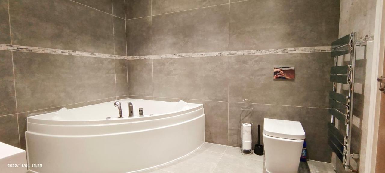 Апартаменти First Floor Flat 1 Northwood Лондон Екстер'єр фото