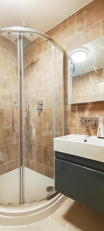 Апартаменти First Floor Flat 1 Northwood Лондон Екстер'єр фото
